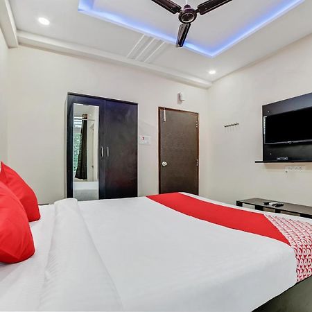 Vaccinated Staff- Oyo Flagship 60526 Five Star Grand Shamshabad Extérieur photo