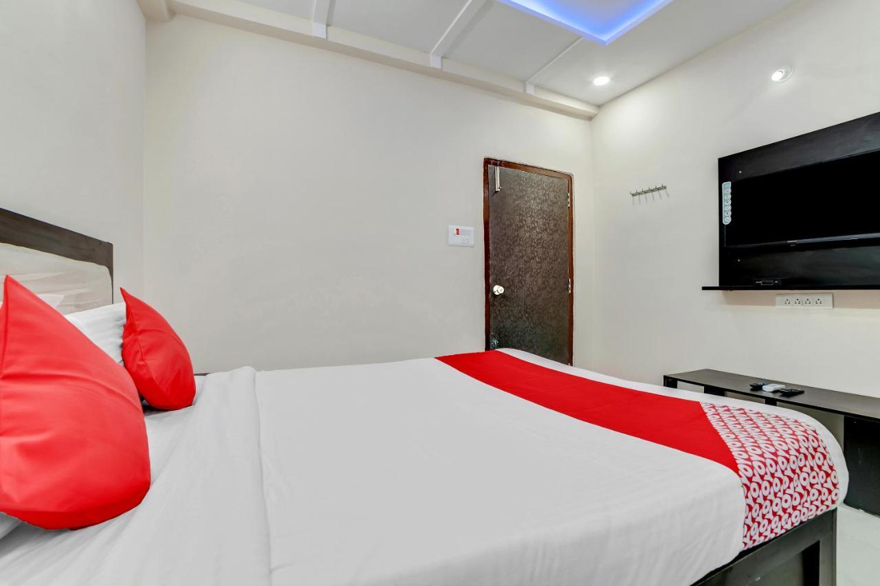 Vaccinated Staff- Oyo Flagship 60526 Five Star Grand Shamshabad Extérieur photo