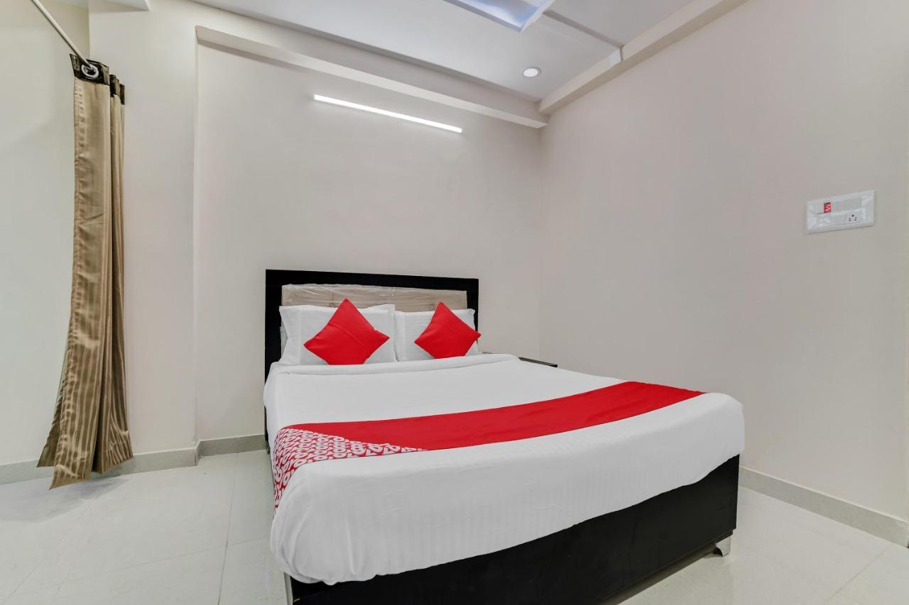 Vaccinated Staff- Oyo Flagship 60526 Five Star Grand Shamshabad Extérieur photo