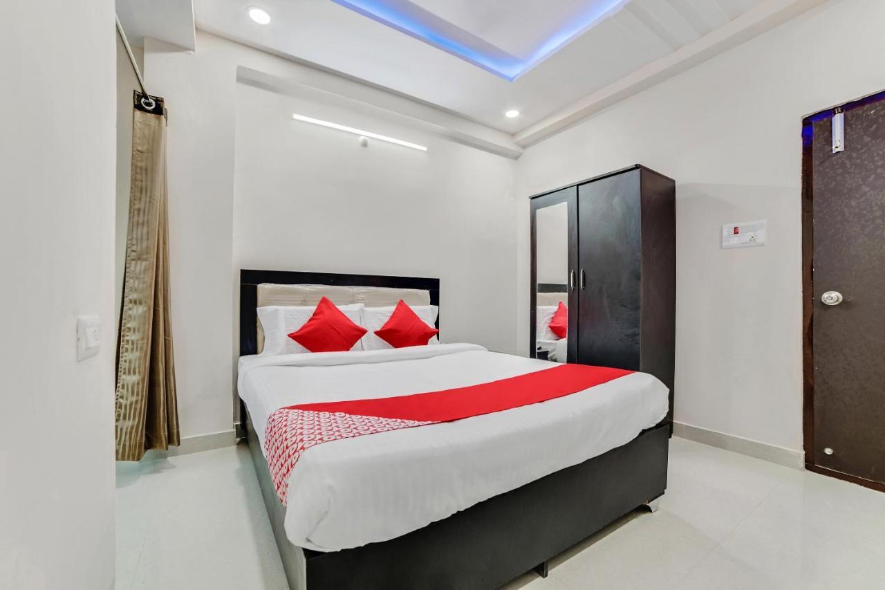 Vaccinated Staff- Oyo Flagship 60526 Five Star Grand Shamshabad Extérieur photo