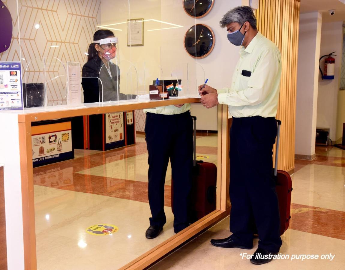 Vaccinated Staff- Oyo Flagship 60526 Five Star Grand Shamshabad Extérieur photo